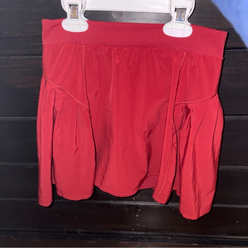 EUC SPANX Get Moving Pleated Active Skort Skirt Dark Red Womens XS Tennis Golf
